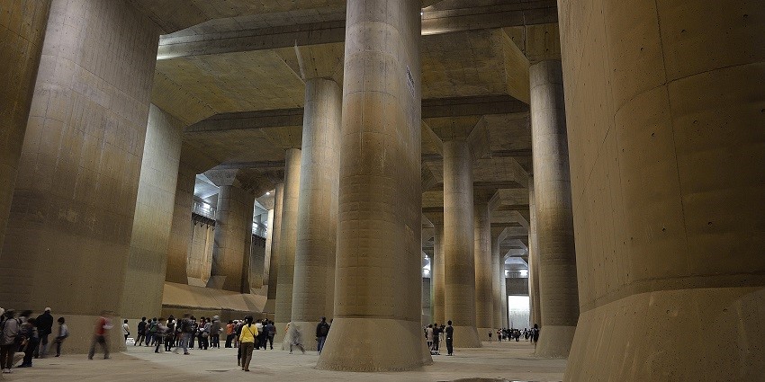 Huge underground pillars inside a concrete flood facility thrilling engineering-based things to do in Kasukabe.