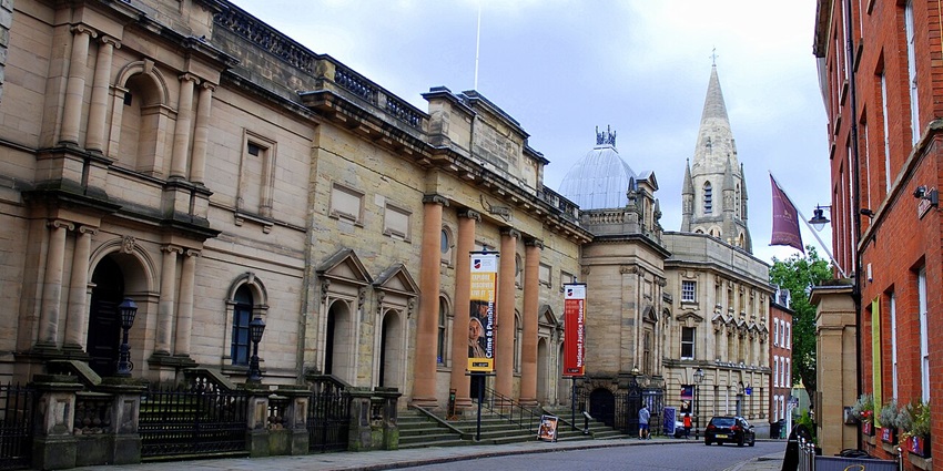 Courtroom exhibits and grim prison cells at Nottingham’s historic justice museum are among the best things to do in Nottingham.