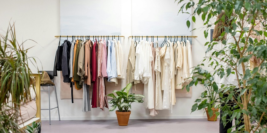 An image of women wearing traditional German clothes, among the famous things to buy in Germany.