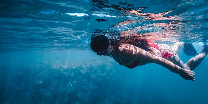 A woman snorkelling in the shallow water of Ko Ba-ngu, a thrilling thing to do in Similan