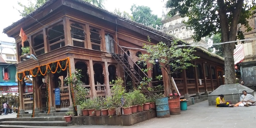Tulshibaug Ram Mandir in Pune, highlighting its ornate architecture and significance.