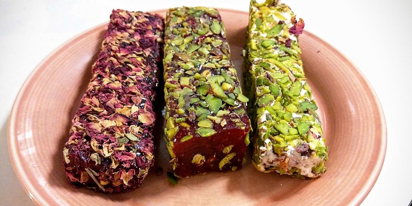 An image of Turkish delight served on a plate, the best thing to buy in Turkey.