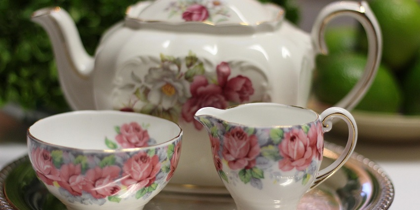 An image of a tea set resembling a Turkish tea set, one of the best things to buy in Turkey.