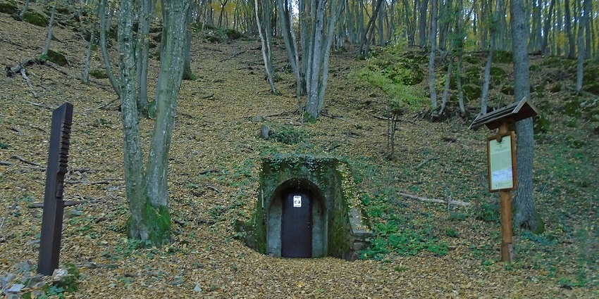 Vass Imre Cave is a rocky cave with interiors, making it an adventurous cave in Hungary.