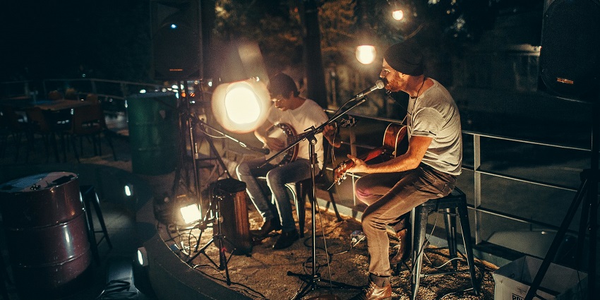 Live music performance during New Year parties in Kodaikanal at Villa Retreat