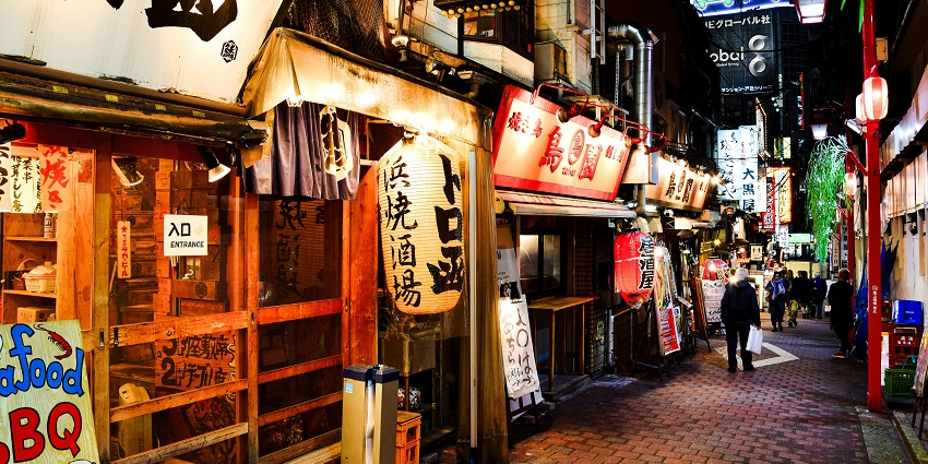 An image showing a street full of cafes, visiting these cafes one of the most popular things to do in Akihabara.