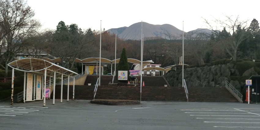 Image of the entrance with wide space of Cuddly Dominion Animal Park in Aso, Japan.