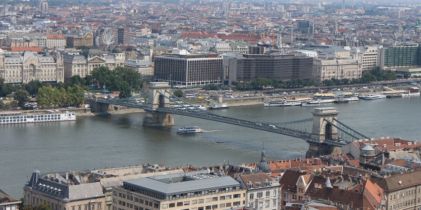 An image of the Chain Bridge, one of the best things to do in Budapest February.