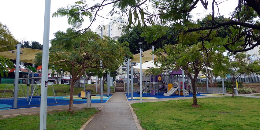 An image of a stunning park at Founders Park, one of the best things to do in Aventura, Florida.