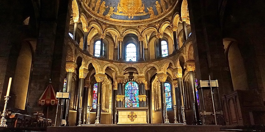 Majestic architecture highlights cultural things to do in Southern Netherlands for all