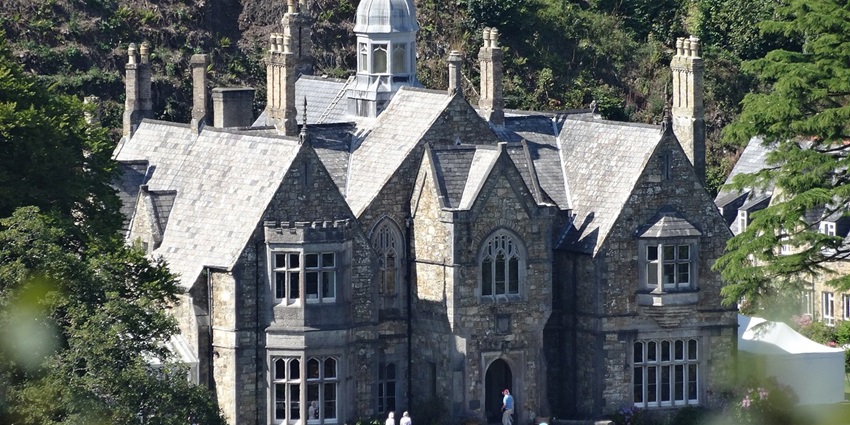 An image of Oriel Plas Glyn-y-Weddw, a tourist destination among the things to do in Abersoch.