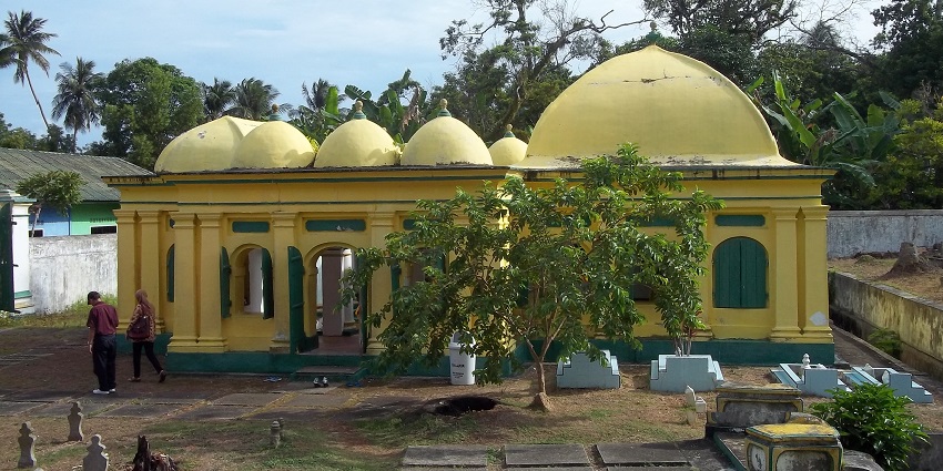 Explore the rich heritage of Penyengat Island where adventure and tranquilty awaits.