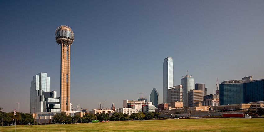 A lit-up Reunion Tower in the Dallas skyline at dusk—one of the top things to do in Dallas.