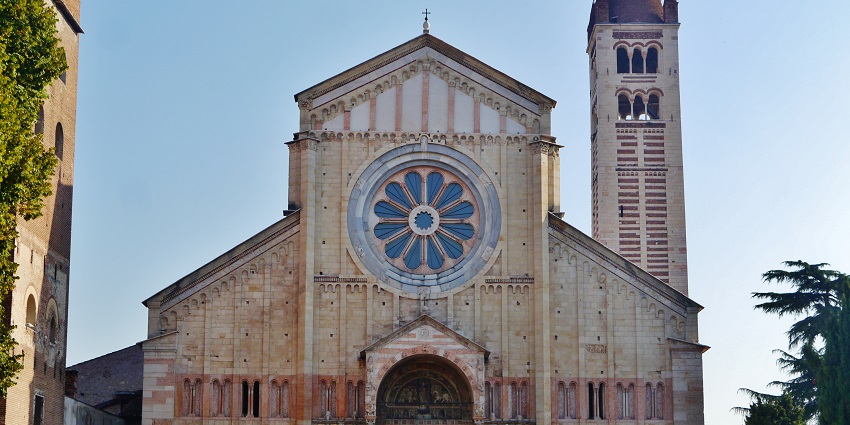 Beautiful Romanesque church with impressive art and a peaceful atmosphere.