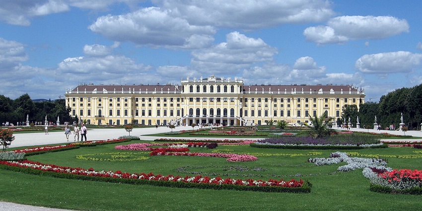 Image of Schönbrunn Palace, visiting it is one of the best things to do in Austria in November.