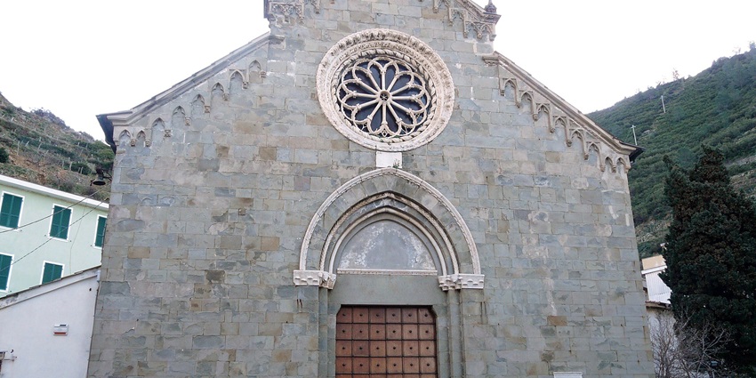 Admire the Gothic-style Church of San Lorenzo in Manarola and views from its terrace.