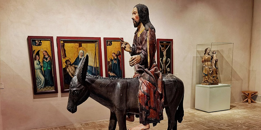 Christ on Palm Sunday, a limestone sculpture from circa 1450–1480, in Unterlinden Museum