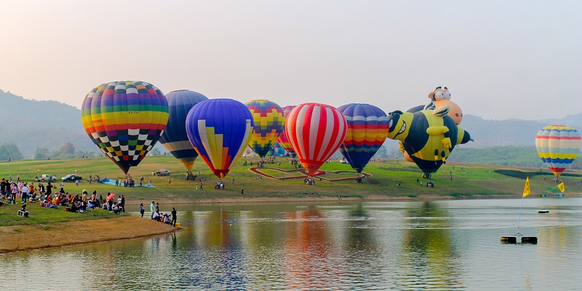 Colourful hot air balloons at Balloon Fiesta Park are one of the things to see in Albuquerque.