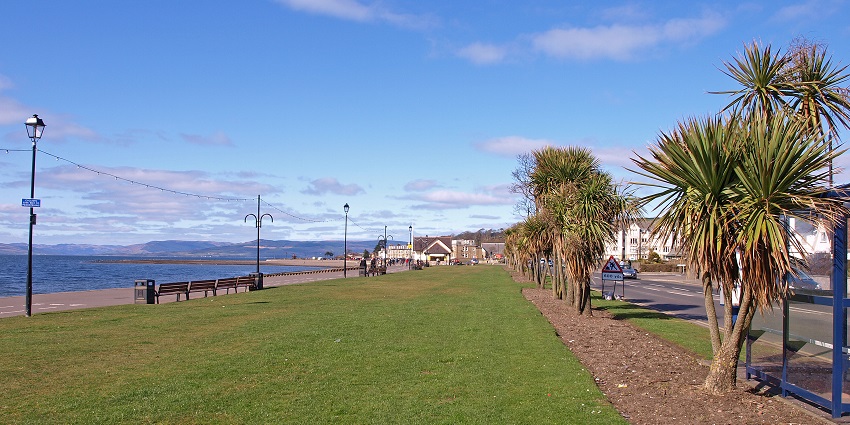 Image of a beachfront path similar to the beachfront promenade in Aberdeen.
