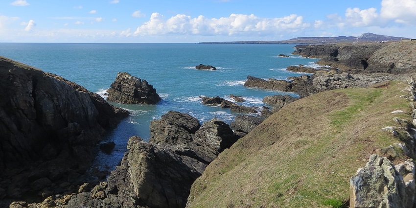 An image of the Wales Coast Path, ideal for taking walks, among the things to do in Abersoch.