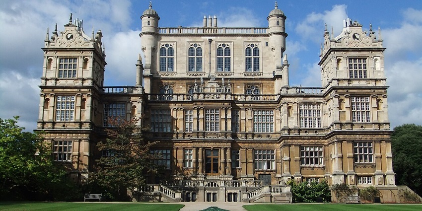 Wollaton Hall and its expansive deer park, a fine example of Elizabethan architecture, is among the best things to do in Nottingham.