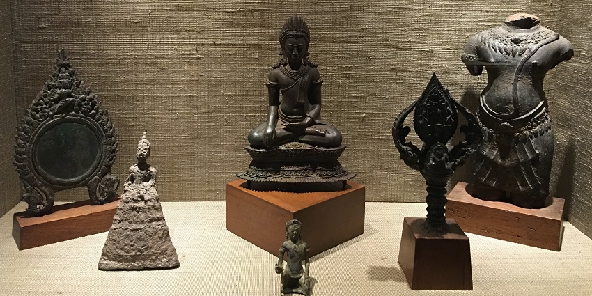 Wat Khlong Thom Museum displays ancient beads and tools discovered in Krabi, offering insight into early Southeast Asian civilizations.