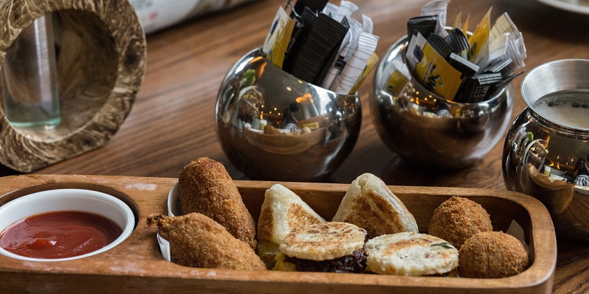 Popular Sri Lankan snack with crispy texture and flavorful local spices.