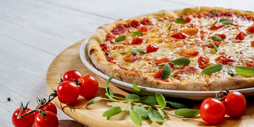 A Margherita Pizza is served at one of the top restaurants near Little Adam’s Peak in Ella.