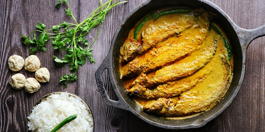 An image of the unique Bengali cuisines served at the Bhojohori Manna restaurant