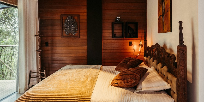 Since Trang An is close to Ninh Binh City, you will find many places to stay nearby.