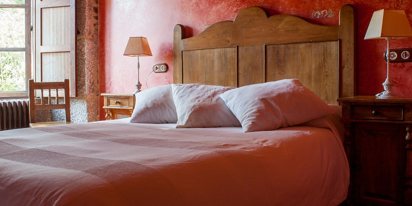 Comfortable hotel near Negombo Lagoon with modern amenities and scenic surroundings