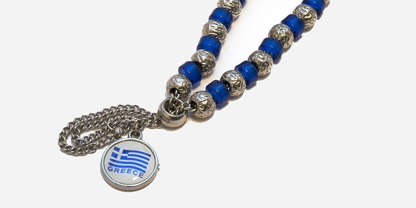 Traditional string of beads used for relaxation or prayer, often made from amber or glass.