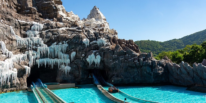 Experience a fun-filled adventure at the Zhuhai Chimelong Ocean Kingdom with island zones.