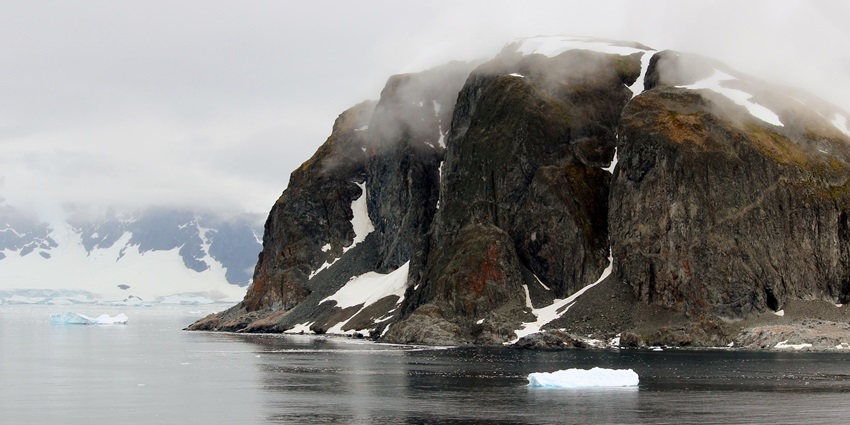 An image showing the South Pole, visiting it is one of the best things to do in Antarctica.