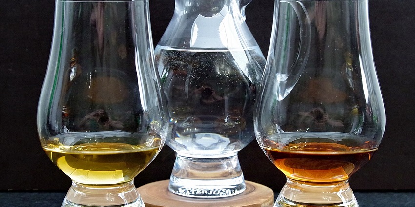 An image showing a glass filled with Scottish whisky, a top item to buy in the UK.