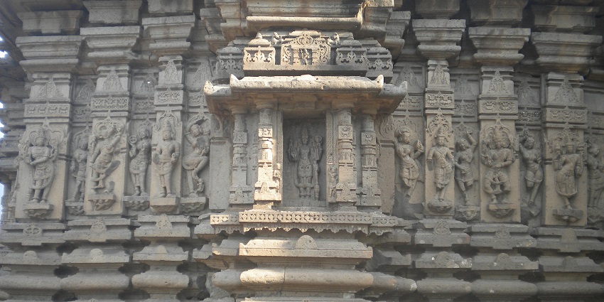 Ruins of an ancient fort with stone bastions and pathways reflecting Tamil Nadu’s heritage.