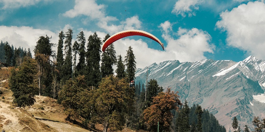 Paragliding is one of the activities that tops the list of What is Manali famous for?