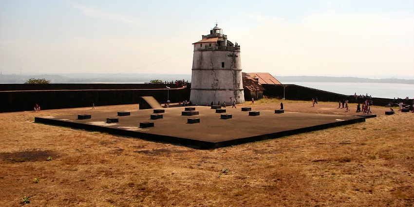 Portuguese-era Aguada Fort overlooking the Arabian Sea, with historic lighthouse and ramparts.
