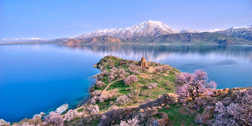 Located in Lake Van, this island features the historic Akdamar Church, one of the best islands in Turkey.