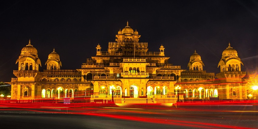 Impressive Indo-Saracenic Albert Hall housing paintings, artefacts, and Egyptian mummies.