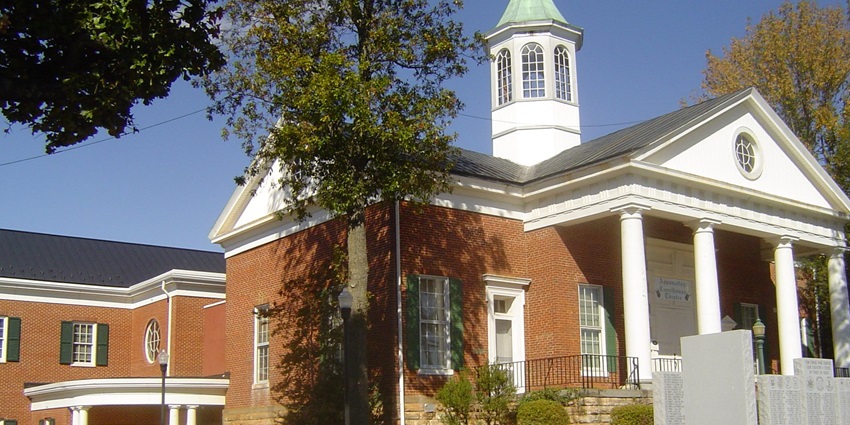 The peaceful restored buildings of Appomattox Court House, a must-see historical place to visit in Virginia.