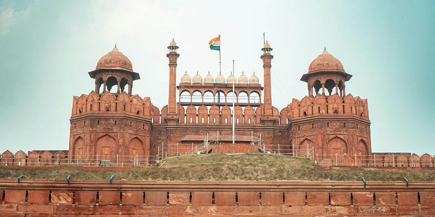 The architectural landmarks are one of the places for what is Delhi famous for?