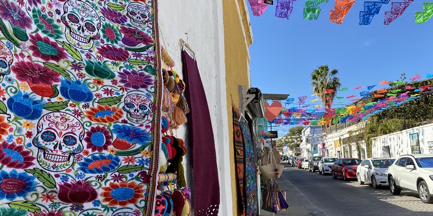 Things to do in San Jose Cabo, Mexico, include joining the festive Thursday Art Walk.