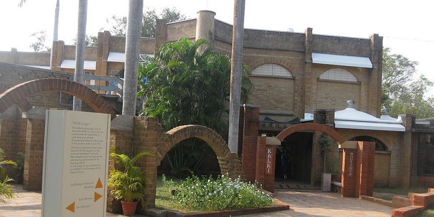 Entrance to the Kalki Boutique in Auroville, in the guide on what to buy in Pondicherry.