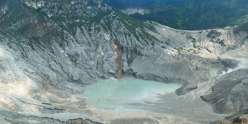 The stunning volcanic crater lake of Tangkuban Perahu near Bandung, a unique geological place to visit in Indonesia.
