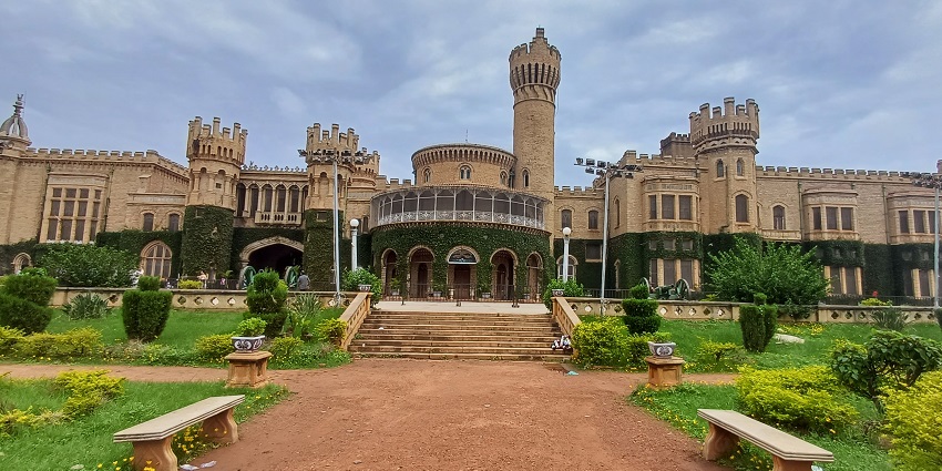 Bangalore Palace is a majestic palace on the list of can we visit Vidhana Soudha?