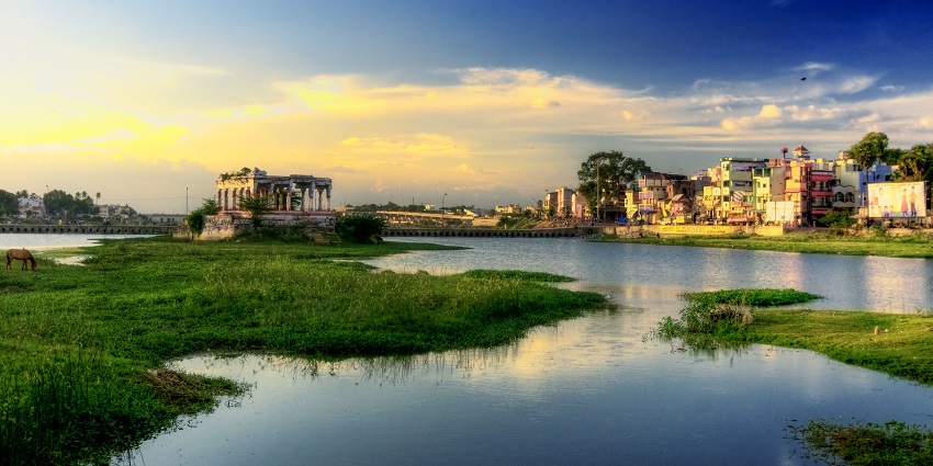 An image showing a sunrise over the Vaigai River, a famous thing to see in Madurai.