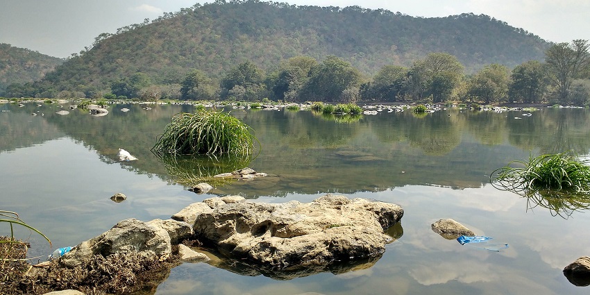 Tent pitched near Cauvery Riverbank, one of the adventurous places to visit near Bangalore for 3 days