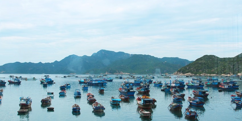 an island paradise popular for fresh seafood, snorkelling spots, and quiet, sandy shores.