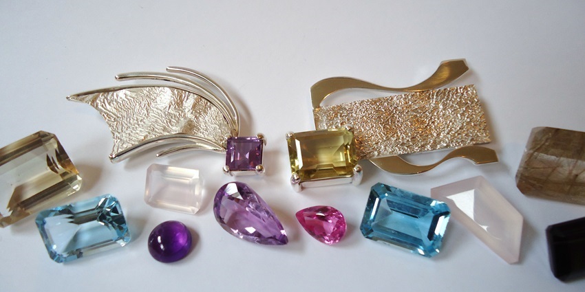 Things to buy in São Paulo Brazil, include jewellery featuring Brazil’s precious stones.